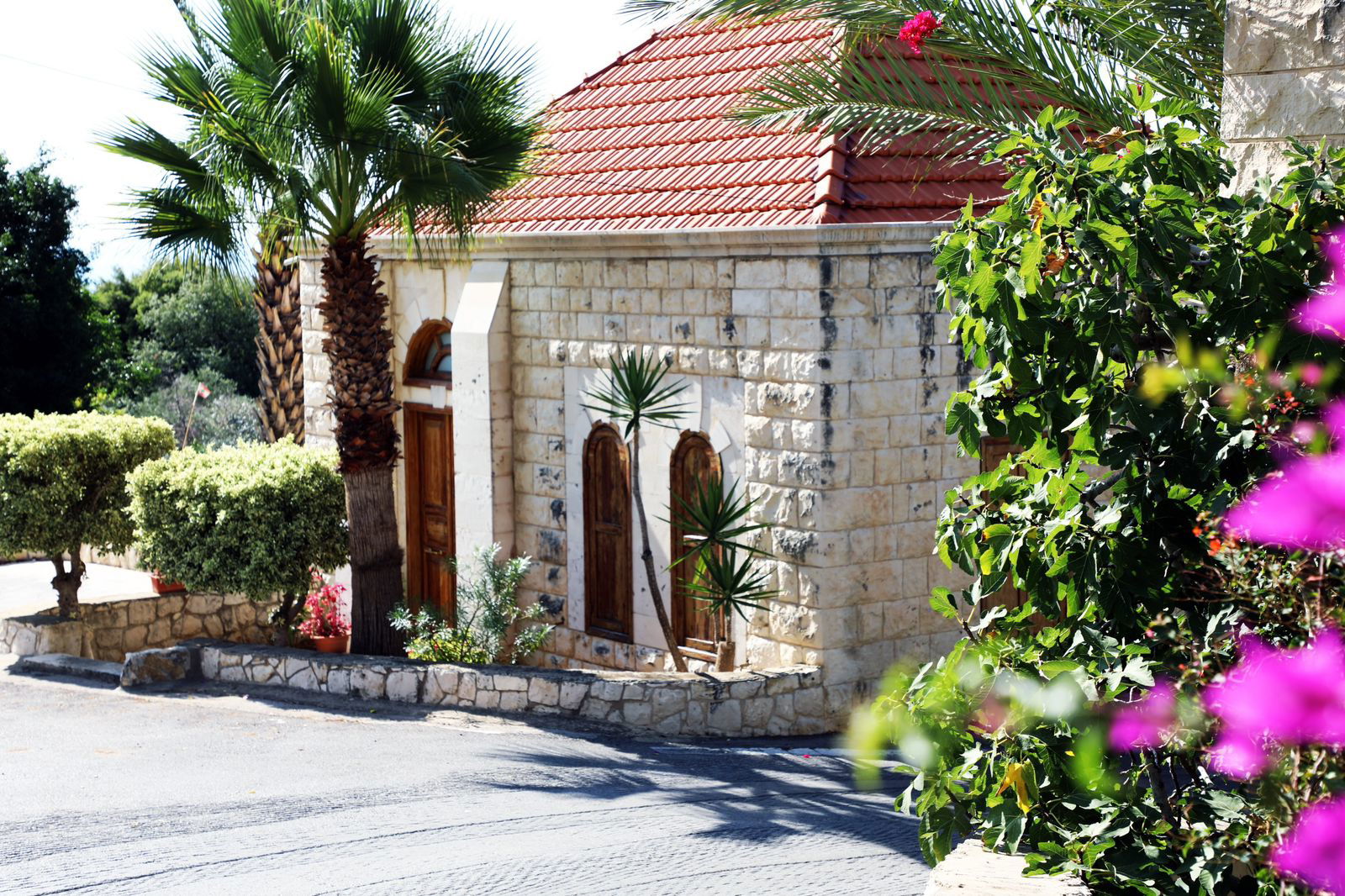 Stone Guesthouse with Jacuzzi – Kfarabida, Batroun