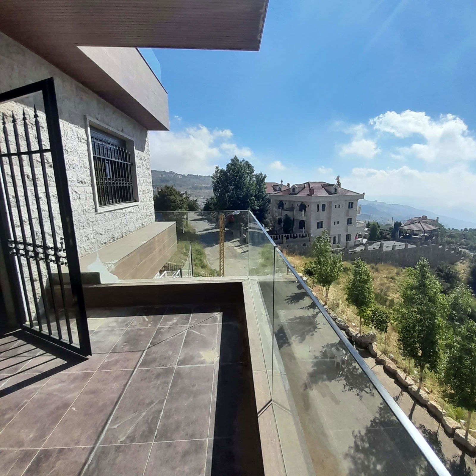 Three Floor Villa – Mtein, Zaarour