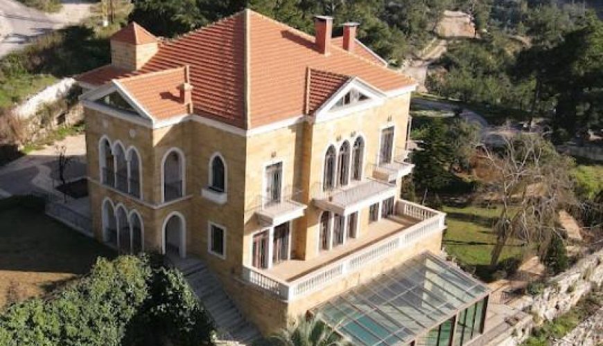 Villa with four bedrooms and two Pools – Al Burjen, Chouf