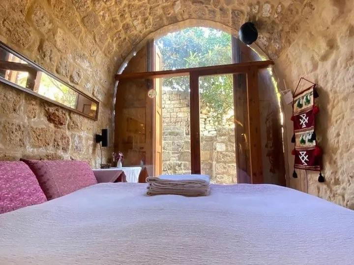 Olive Suite in a Guesthouse – Jbeil