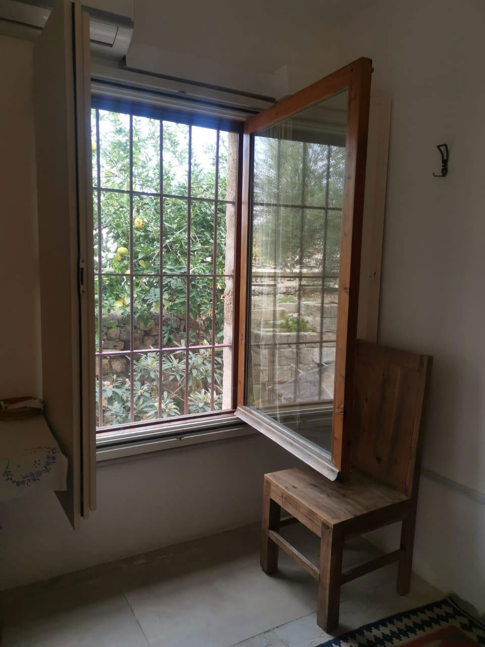 Sunflower studio in a Guesthouse – Jbeil