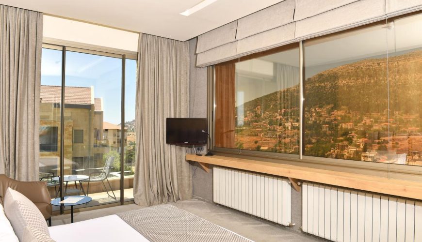 Premium Room in Luxurious Hotel – Ehden