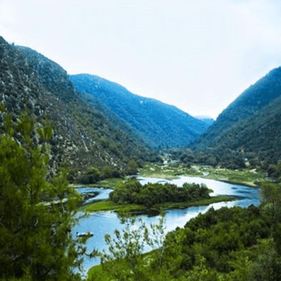 Oyoun Al Samak lake