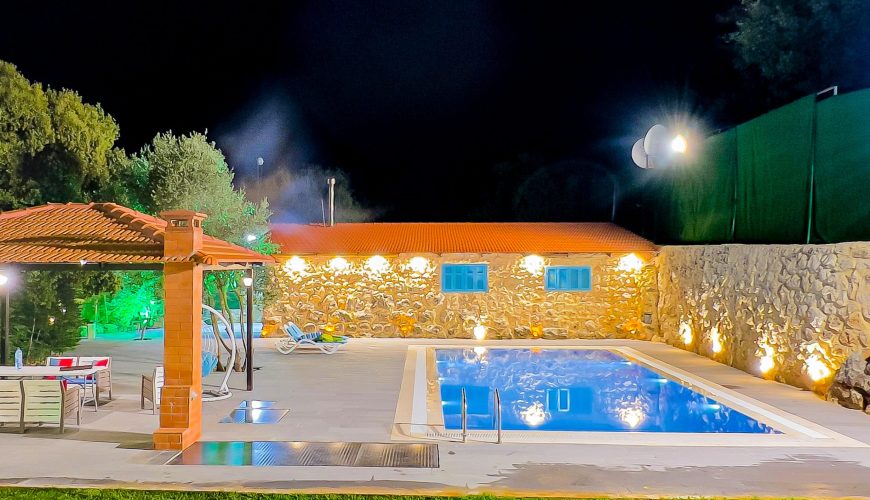 Chalet with Private Pool – Sejoud Jezzine