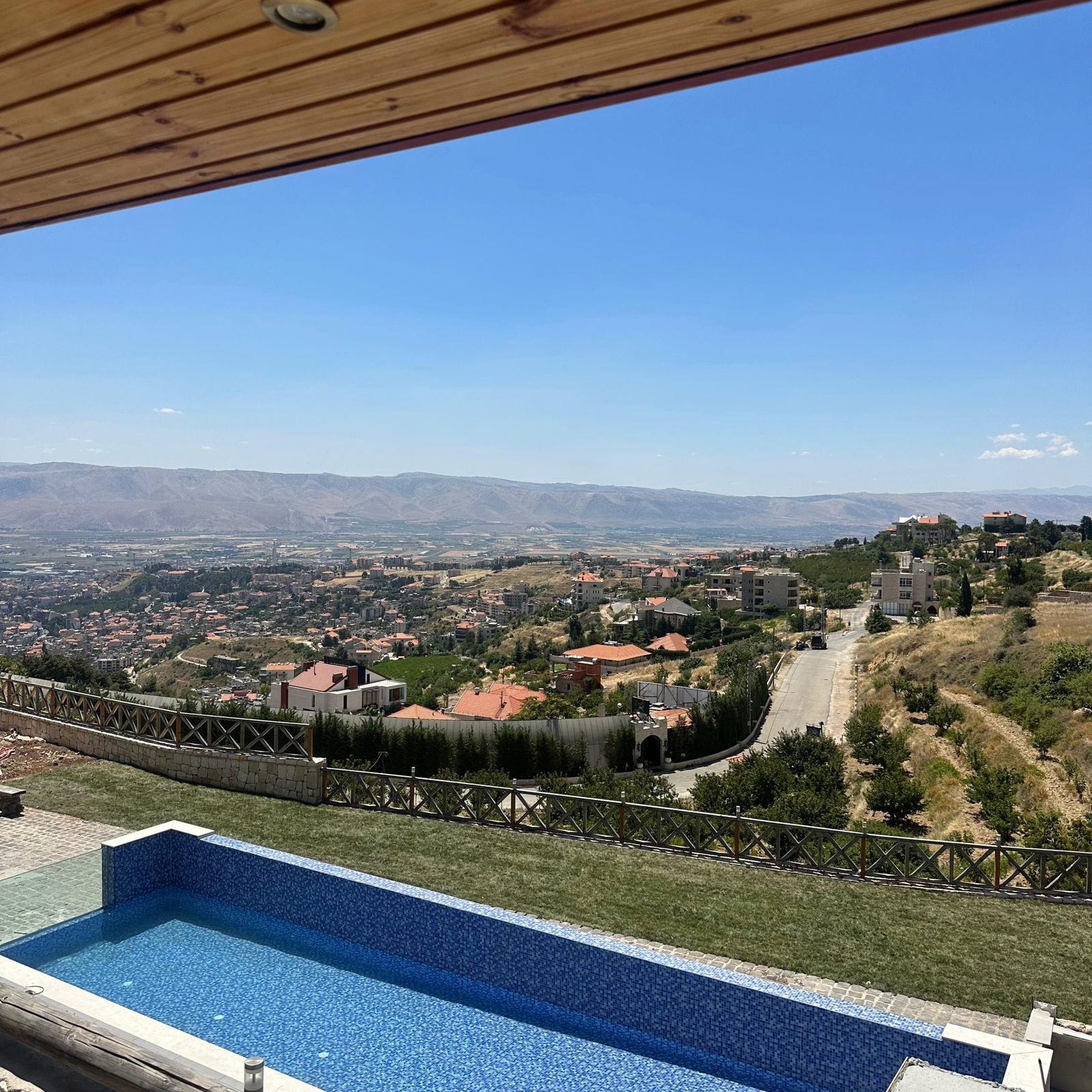 Villa with Infinity Private Pool – Zahle