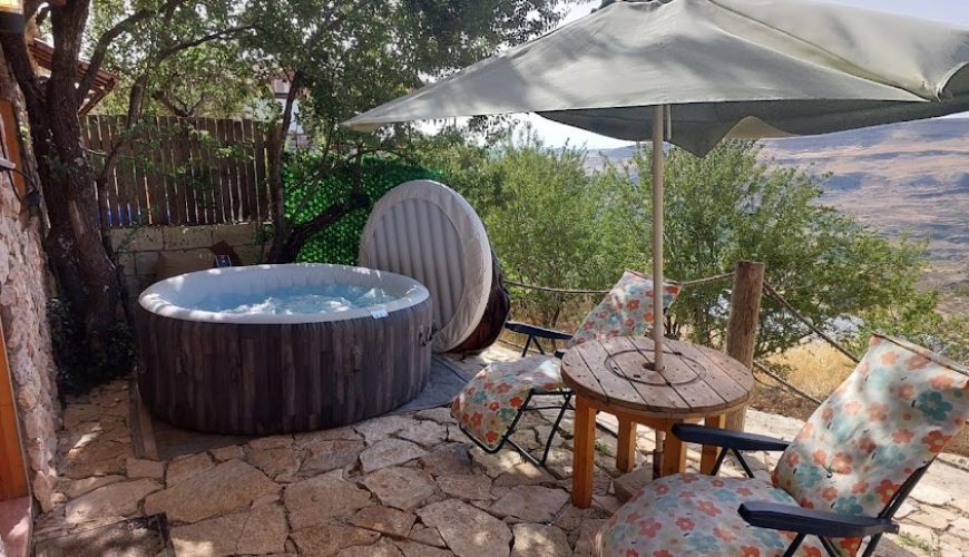 Yasmine Chalet with Private Jacuzzi – Barouk