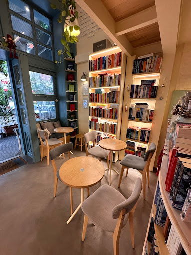 Curl Books & Coffee