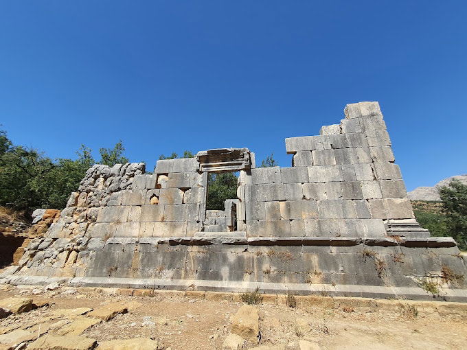 Yanouh Roman Temple