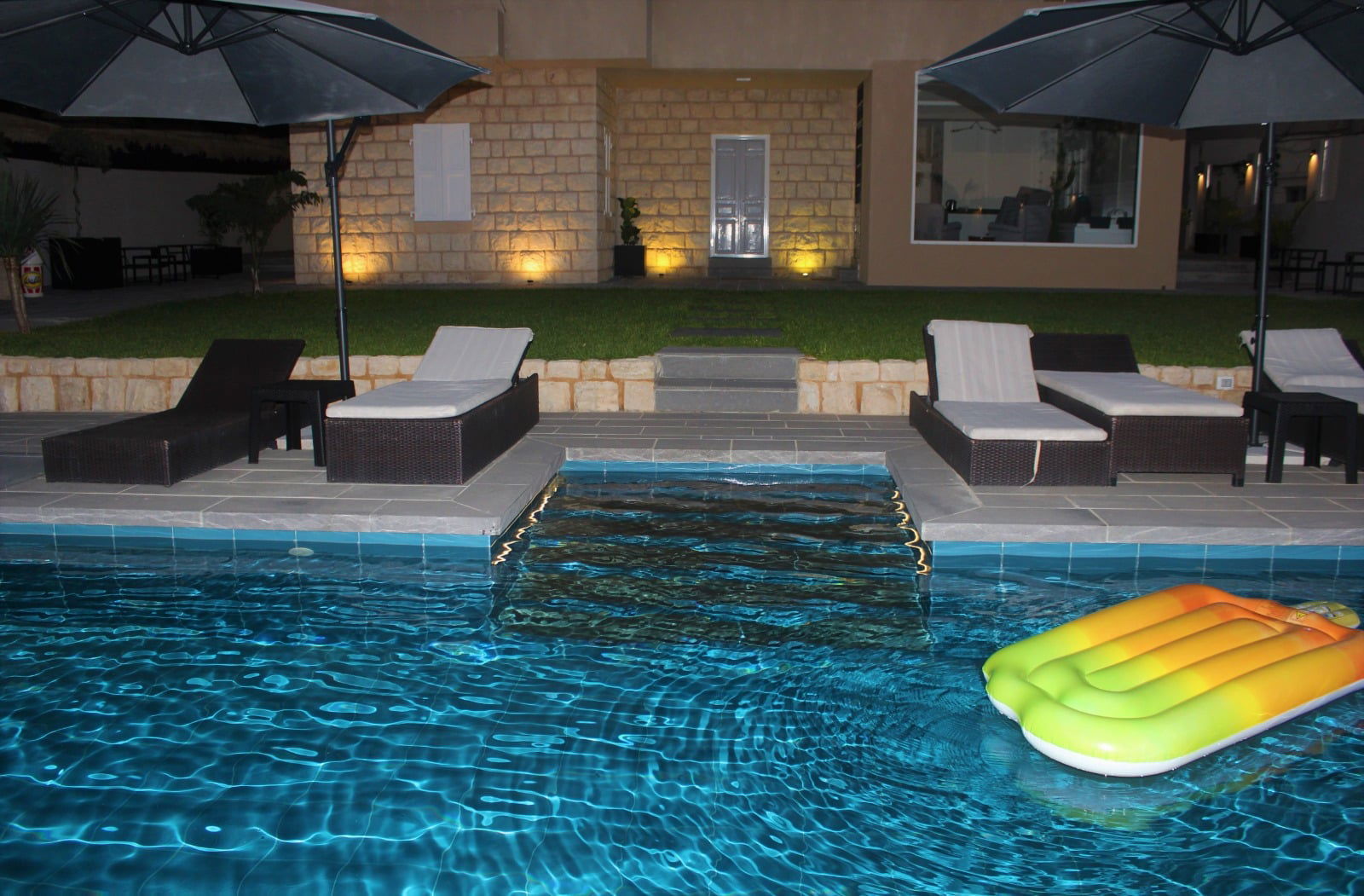 Howea Chalet with Pool – Fidar, Jbeil