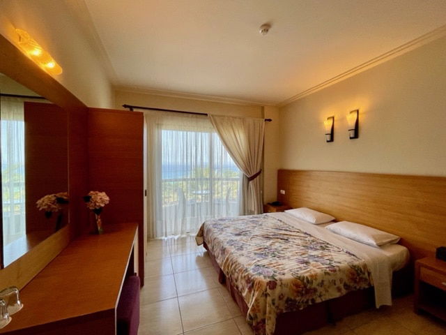 Deluxe Room Mountain View in an Hotel and Spa – Jbeil