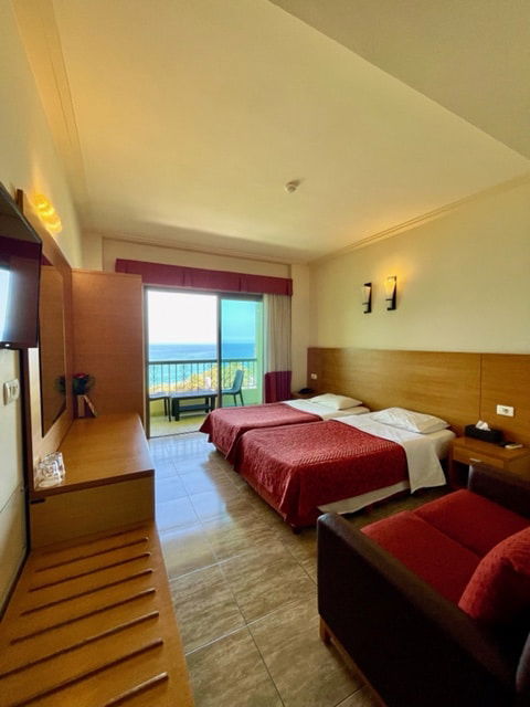 Deluxe Room Mountain View in an Hotel and Spa – Jbeil