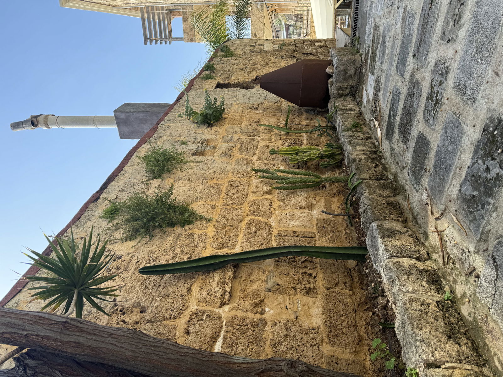 HIRAM in an Authentic Guesthouse – Byblos