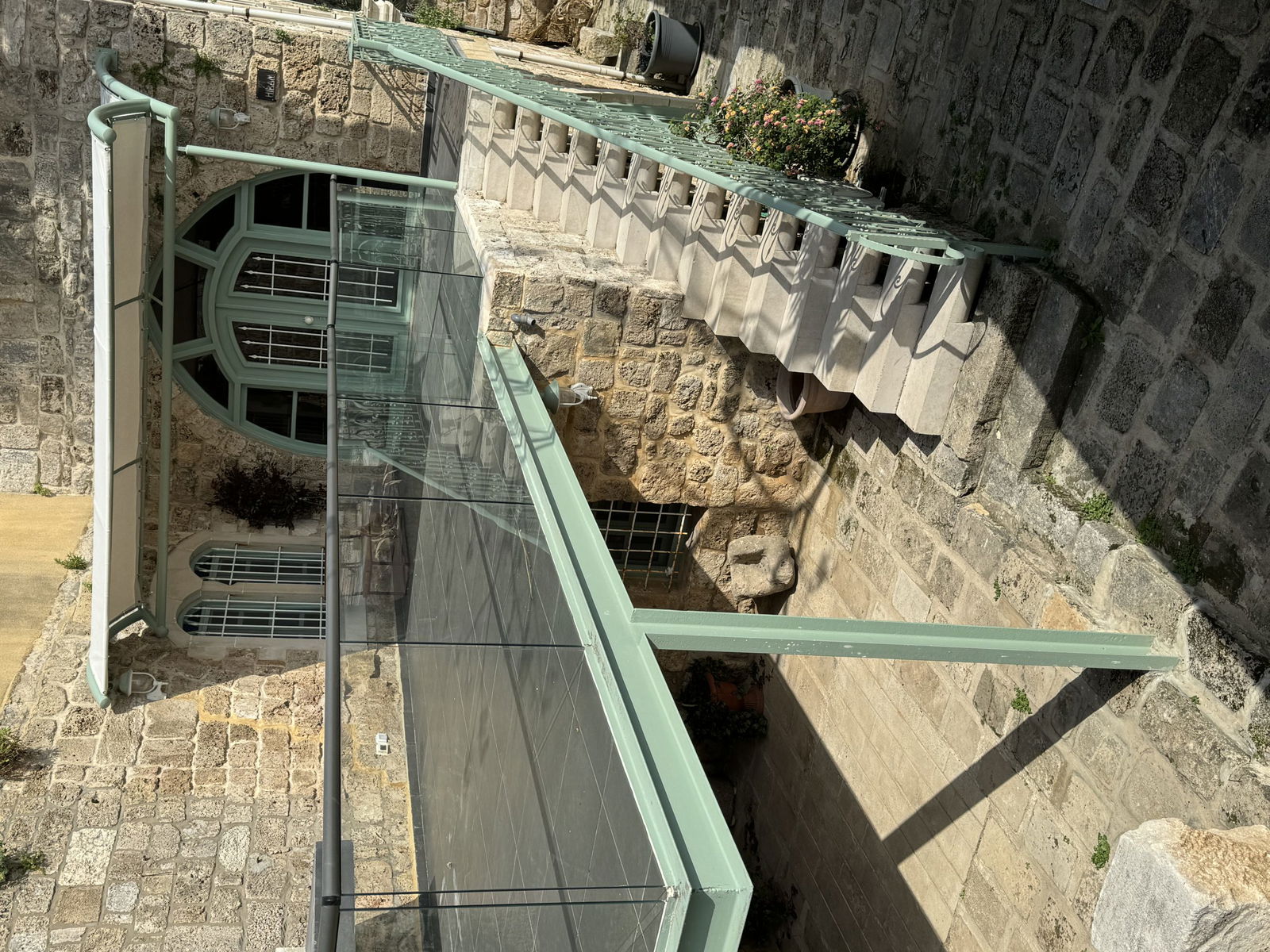 HIRAM in an Authentic Guesthouse – Byblos