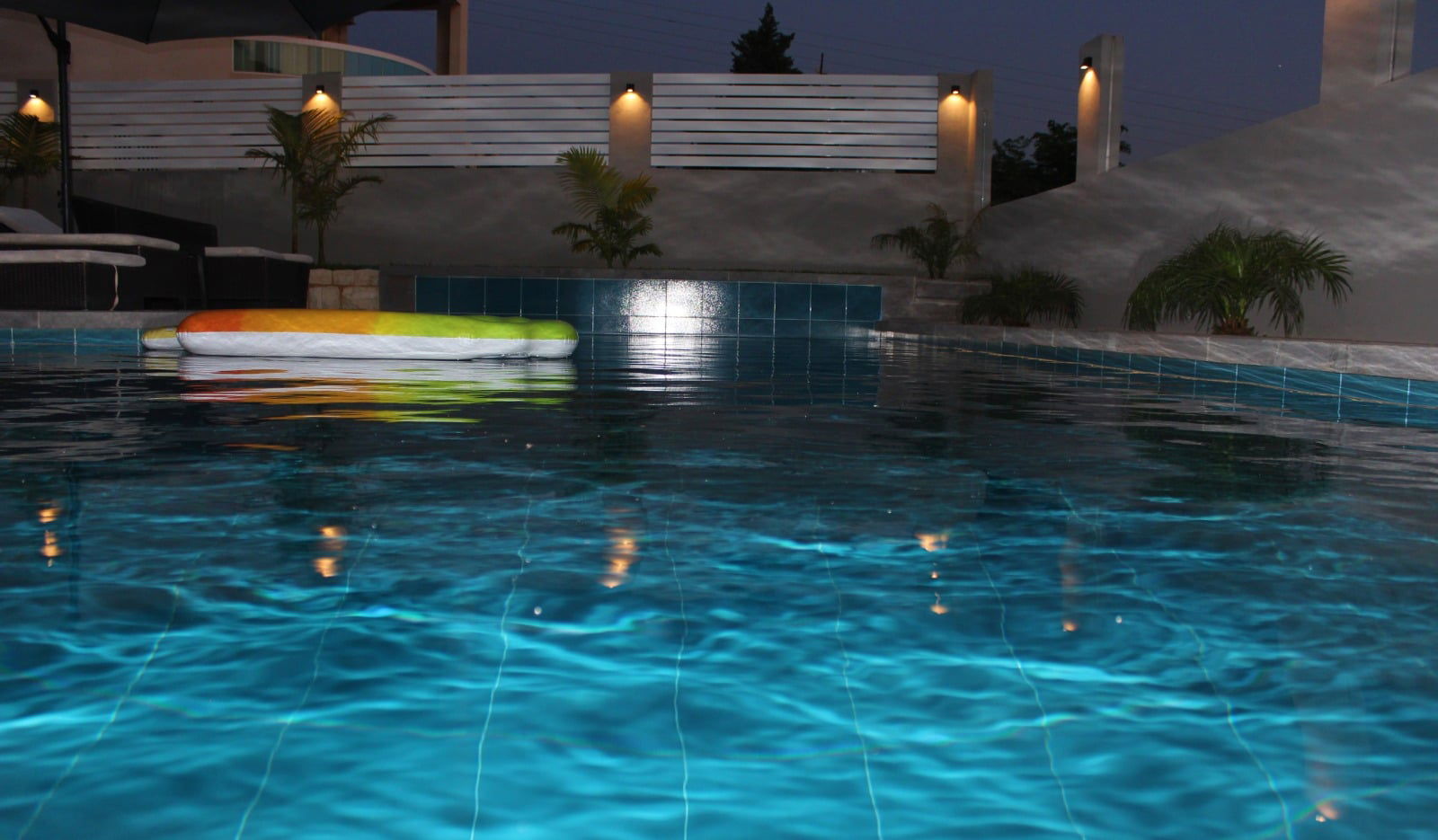 Howea Chalet with Pool – Fidar, Jbeil