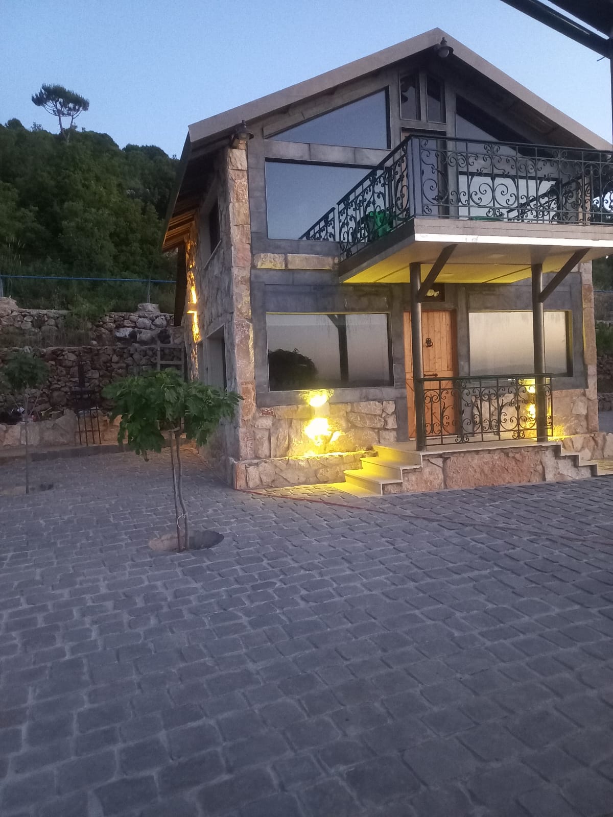 Stone House with Pool – Qornayel, Baabda