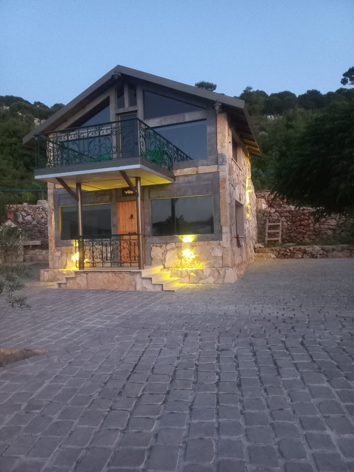 Stone House with Pool – Qornayel, Baabda