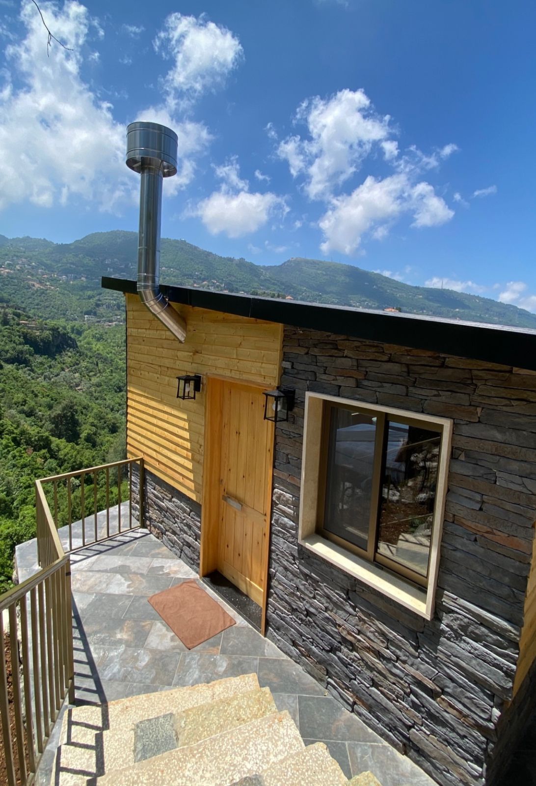 The Moon Cabin – Yahchouch, Keserwan