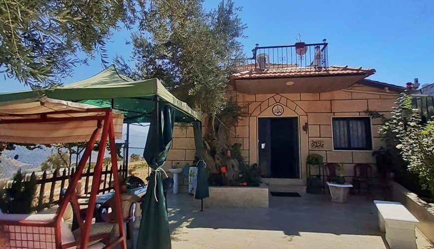 House with Pool – Mazraet el Chouf