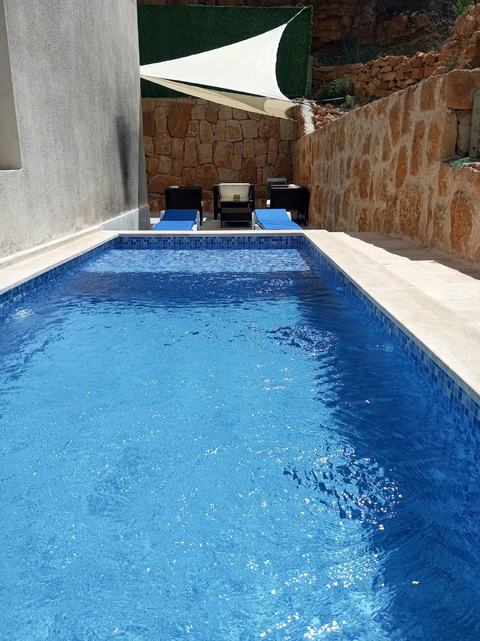 Chalet with Pool – Basatine, Aramoun