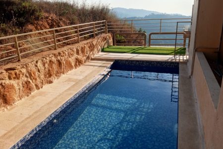 Chalet with Pool – Basatine, Aramoun