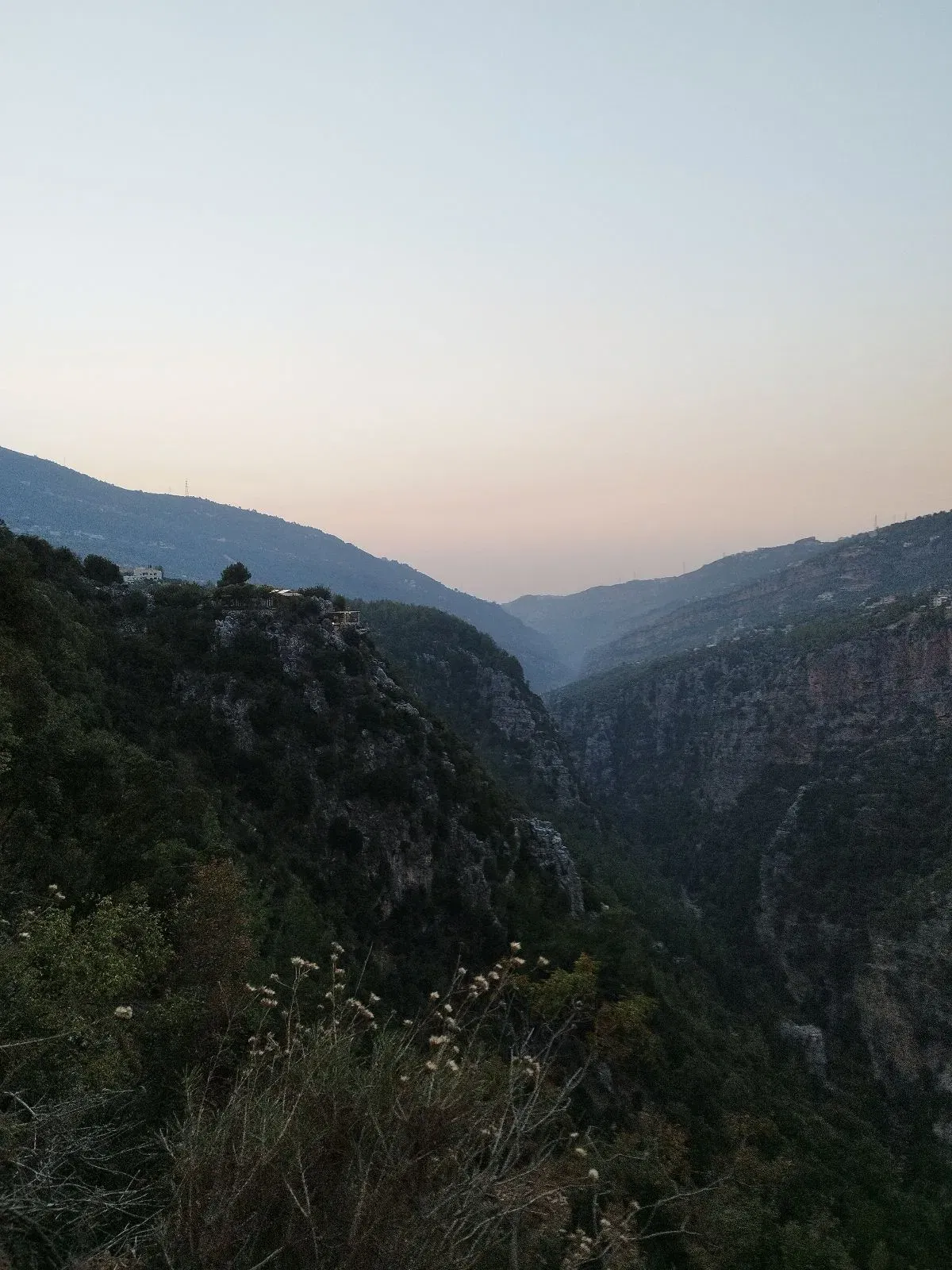 Road to Chouwen Lake