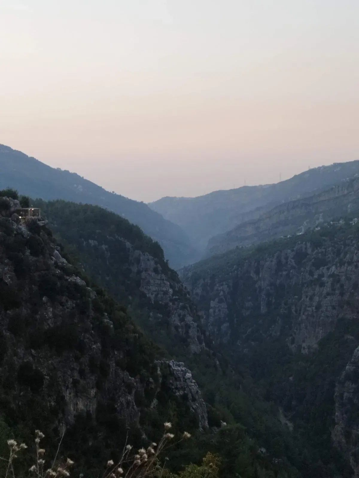 Road to Chouwen Lake