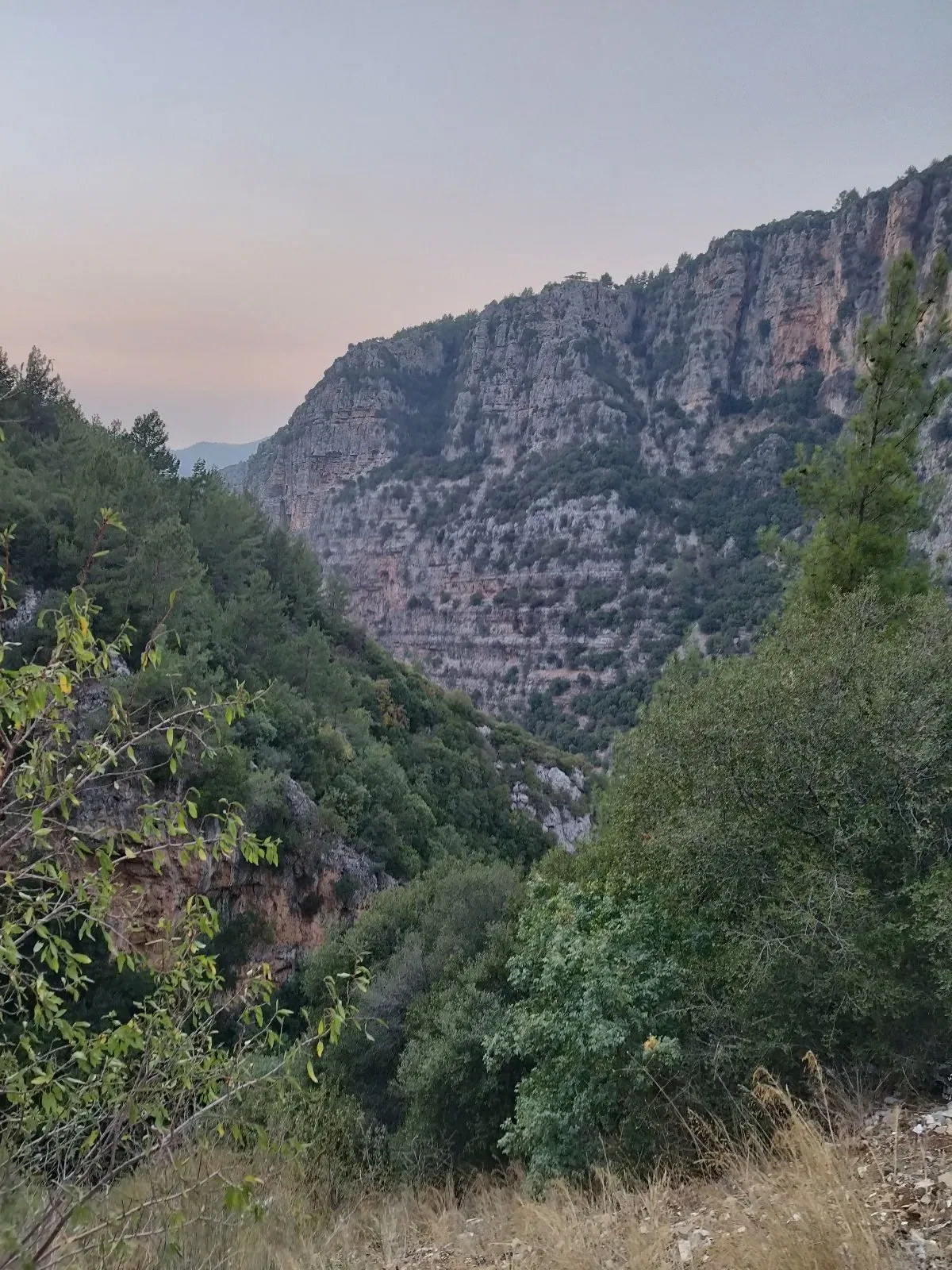 Road to Chouwen Lake